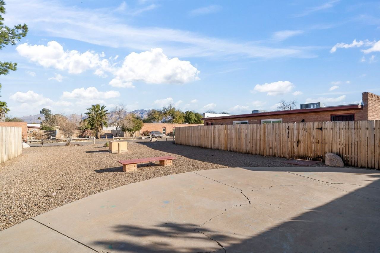 3032 N Edith Blvd - Photo 4 of 21