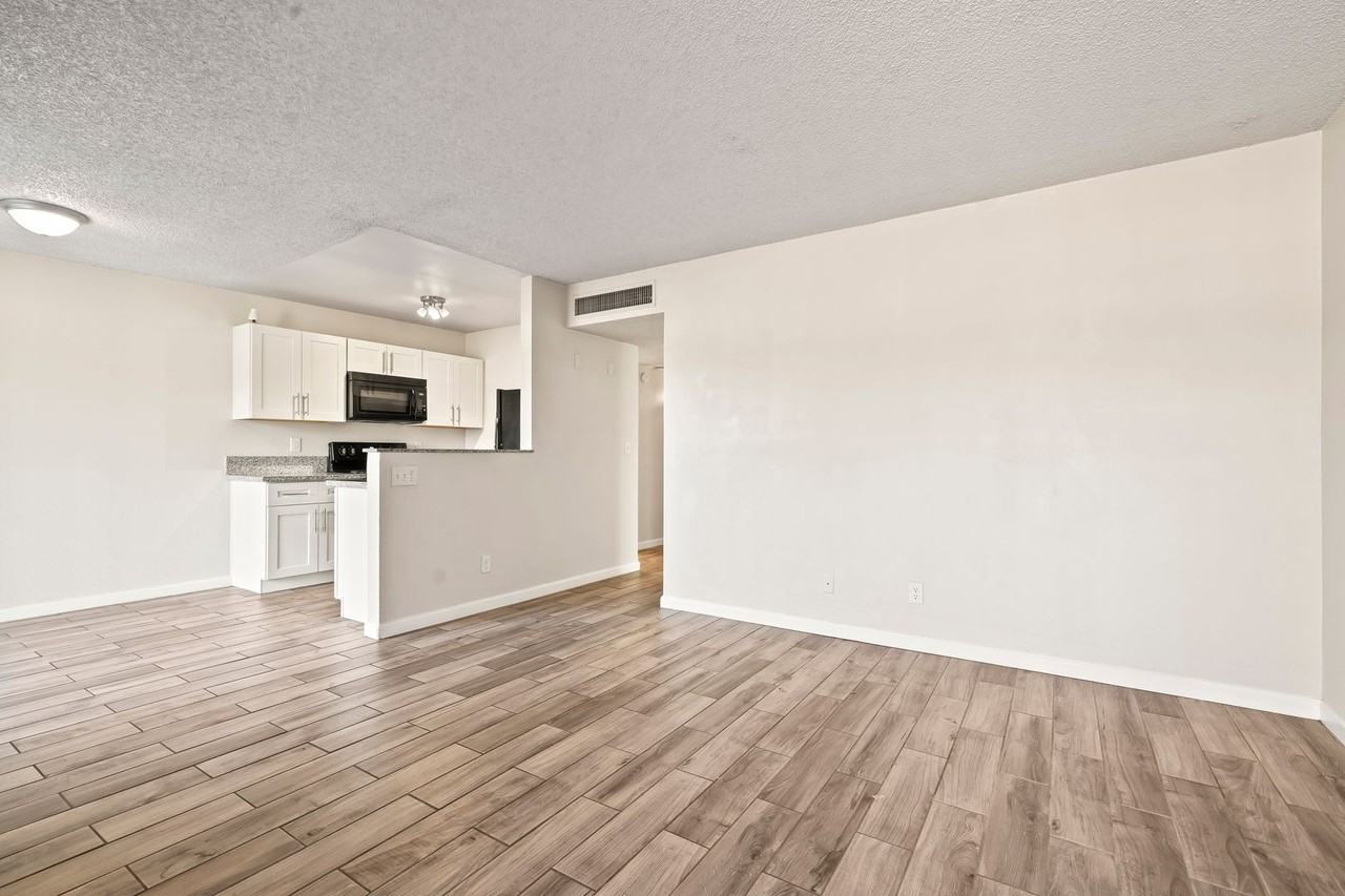 3032 N Edith Blvd - Photo 7 of 21