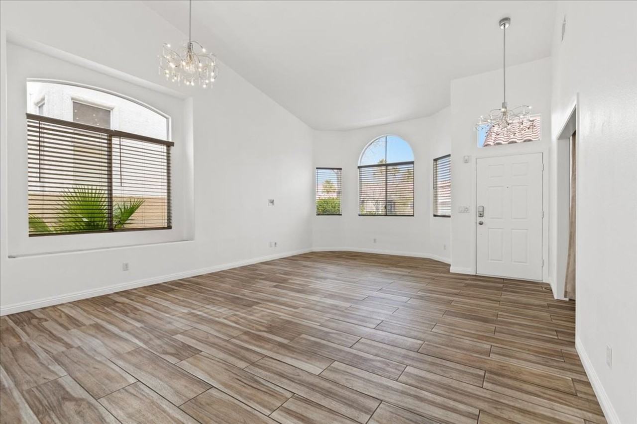 9705 Park Brook Ave - Photo 4 of 25
