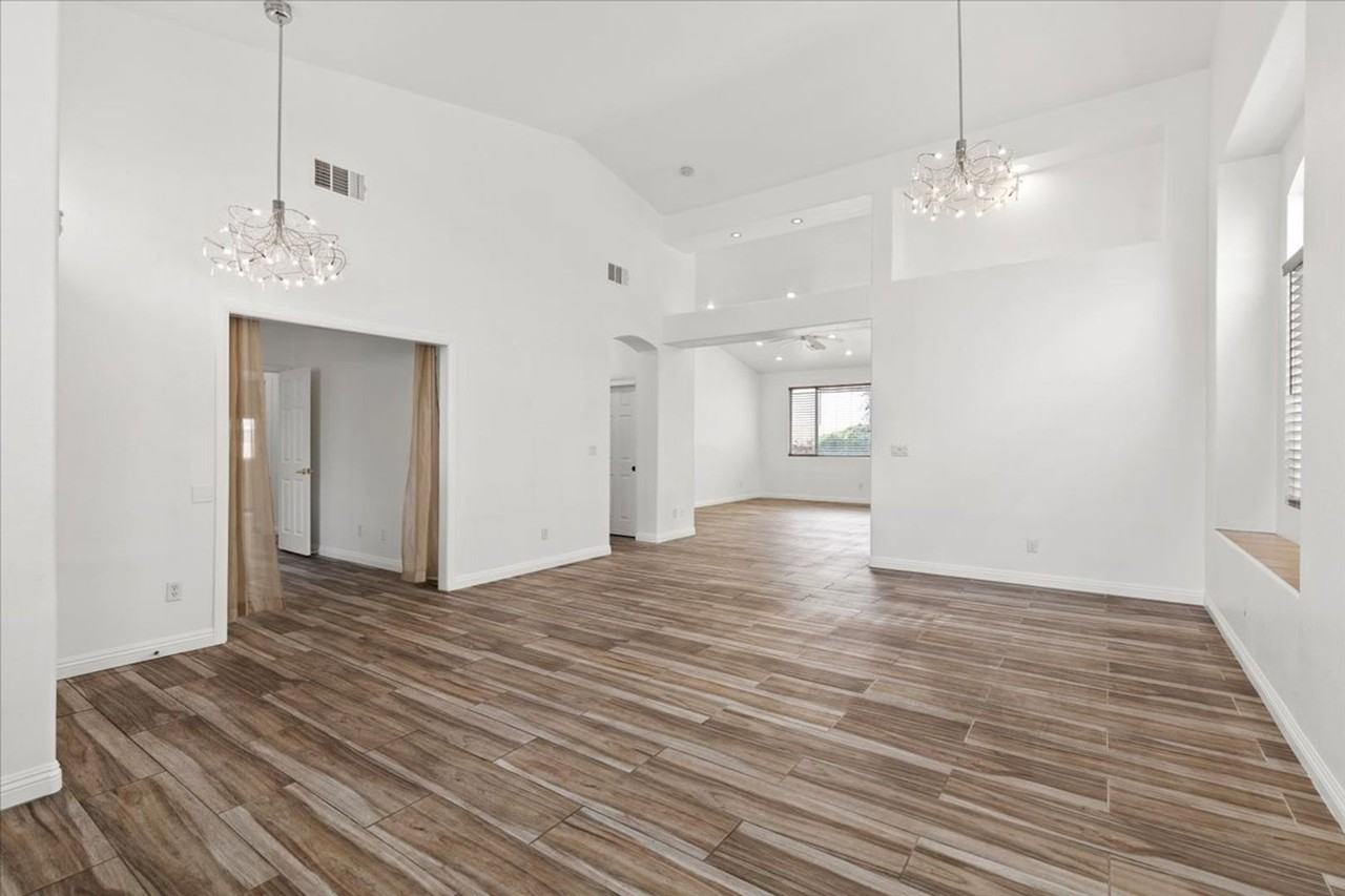 9705 Park Brook Ave - Photo 5 of 25
