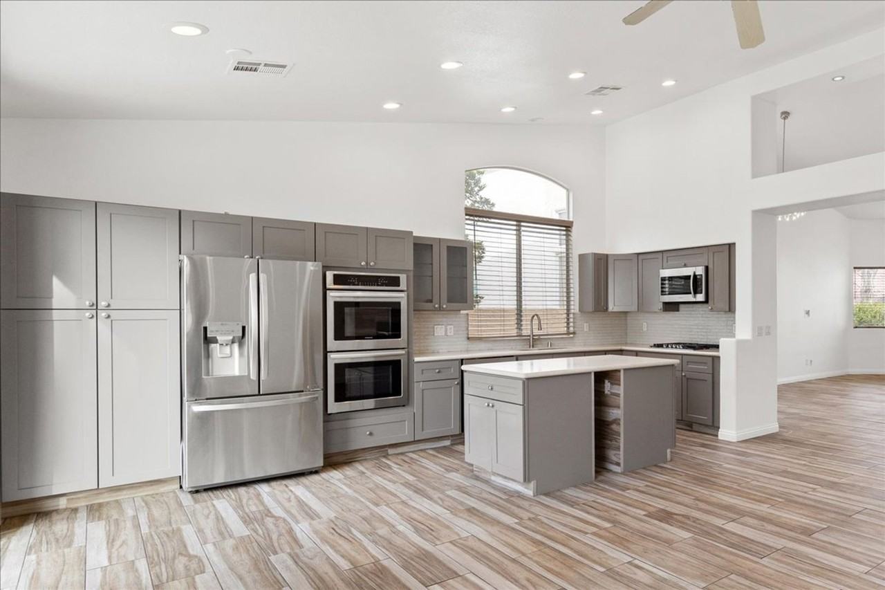 9705 Park Brook Ave - Photo 7 of 25