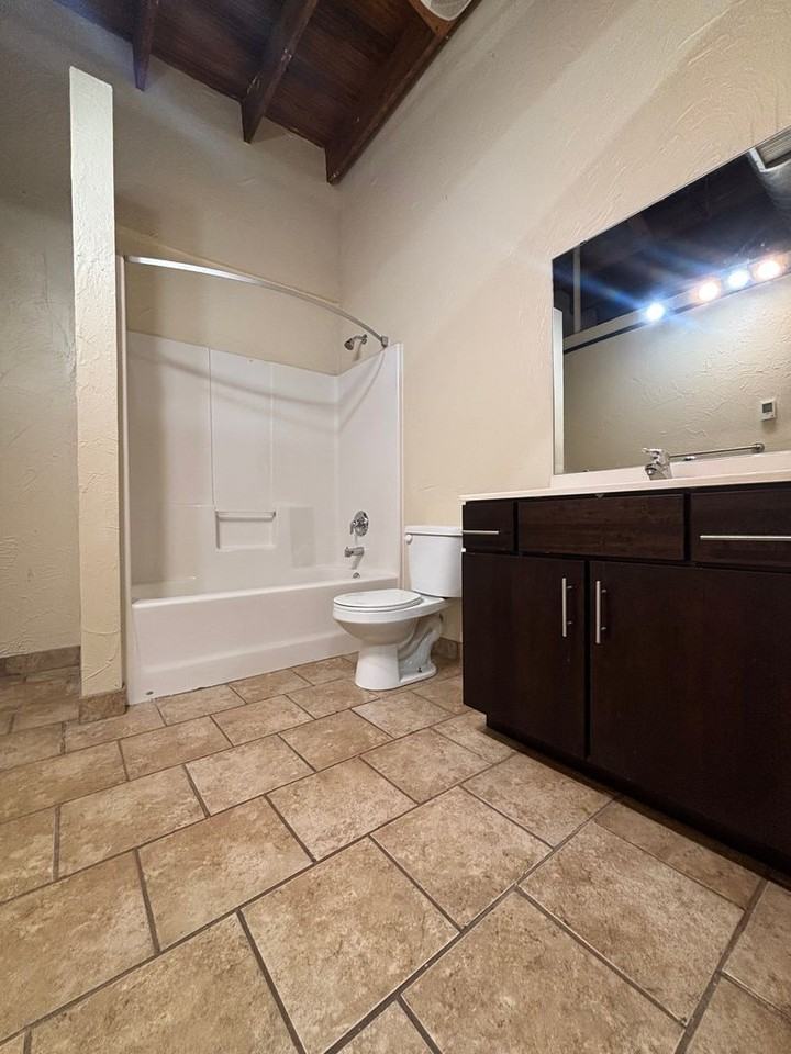 601 N National Ave #224 - Photo 5 of 12
