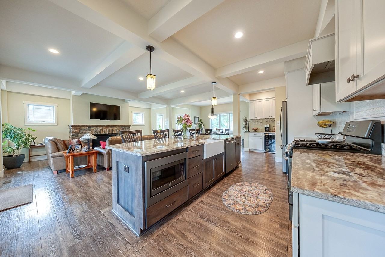 644 12th St - Photo 2 of 22