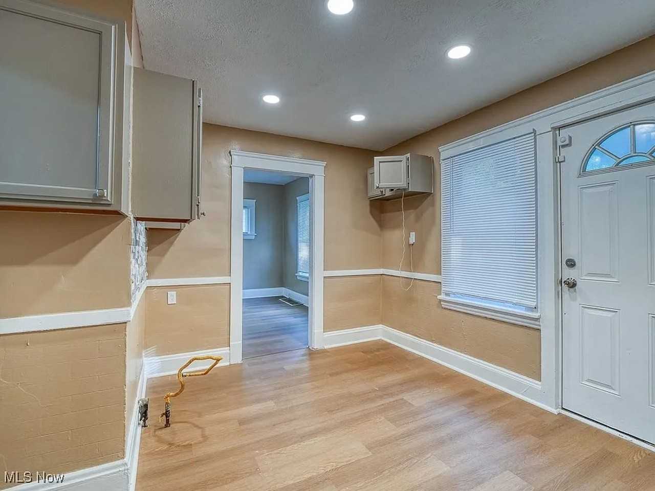 2943 E 130th St - Photo 2 of 11