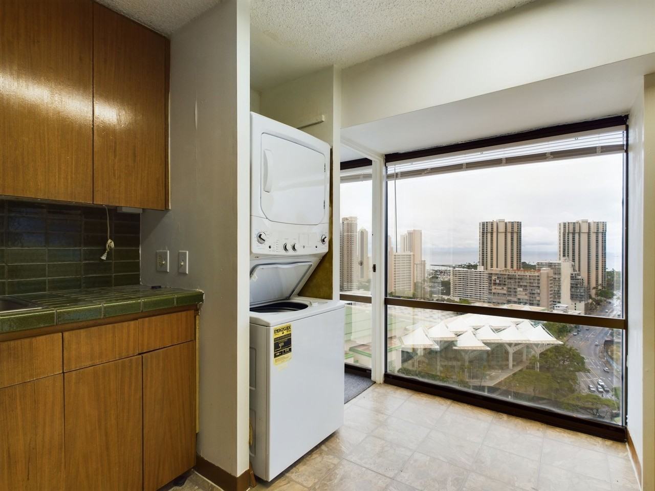 1750 Kalakaua Ave