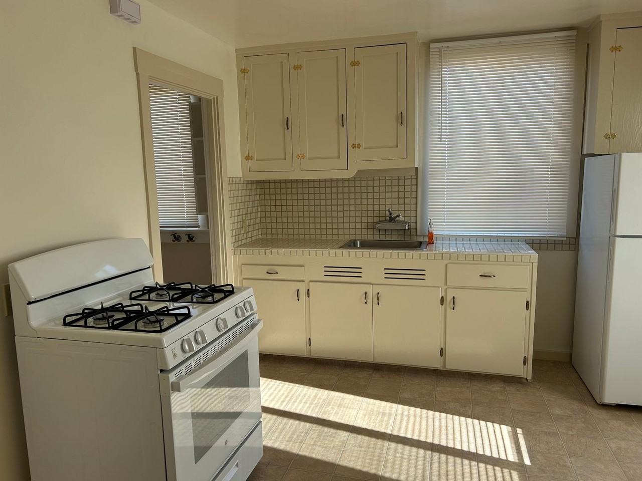 144 B St - Photo 3 of 10