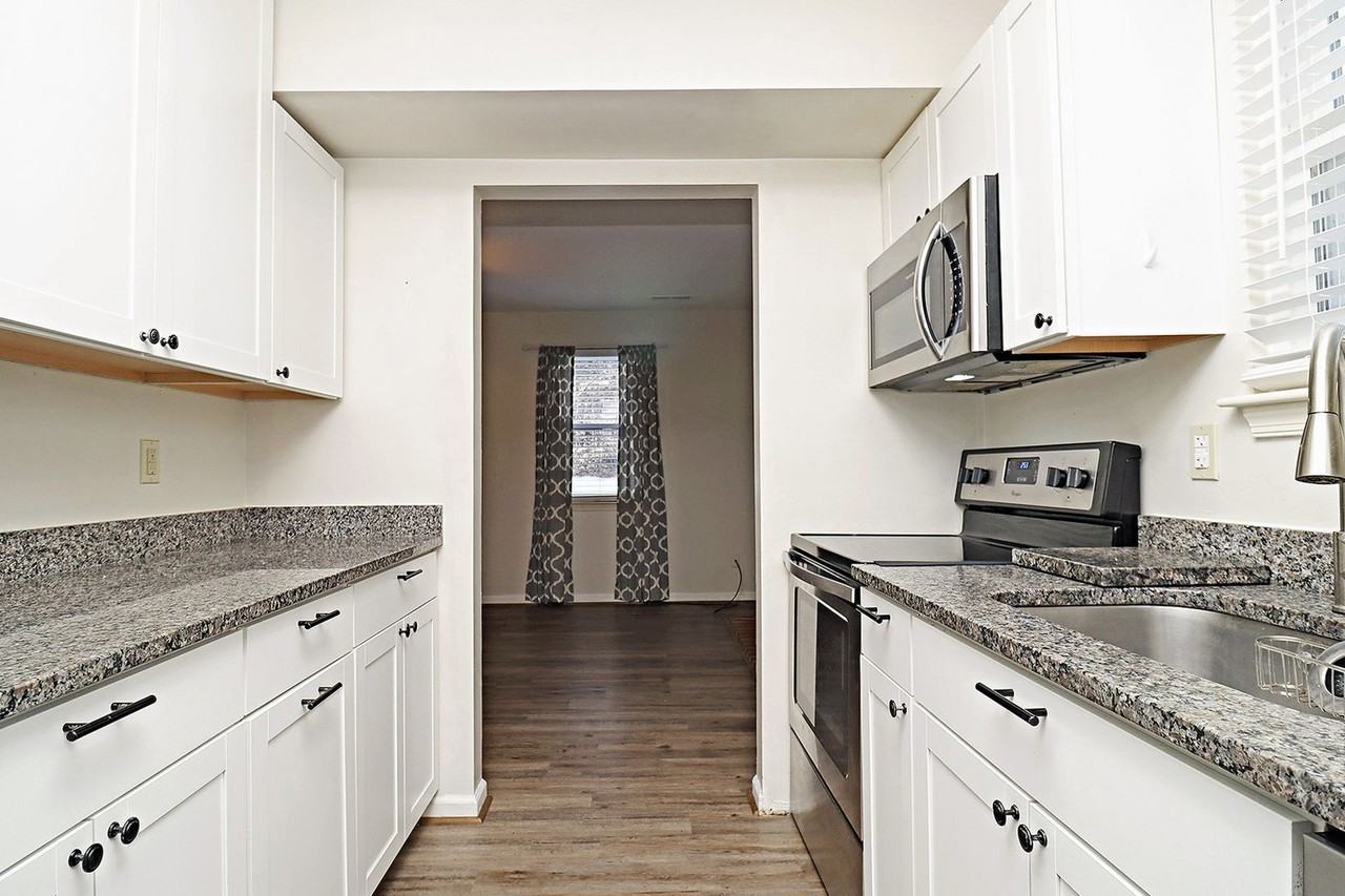 1700 Inglewood Dr - Photo 5 of 18