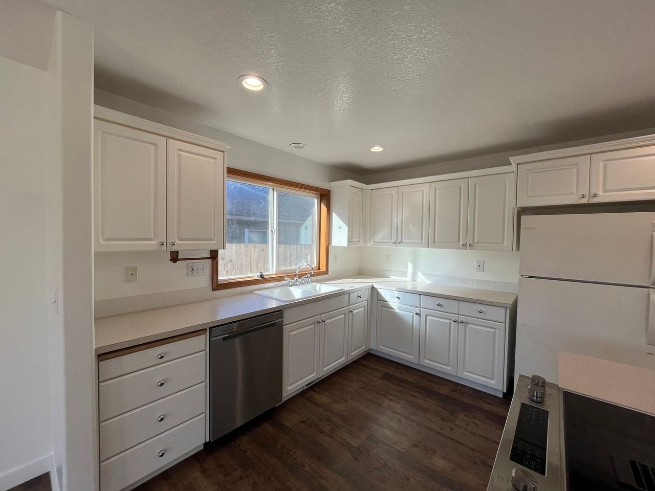 225 W Dartmouth St - Photo 3 of 33