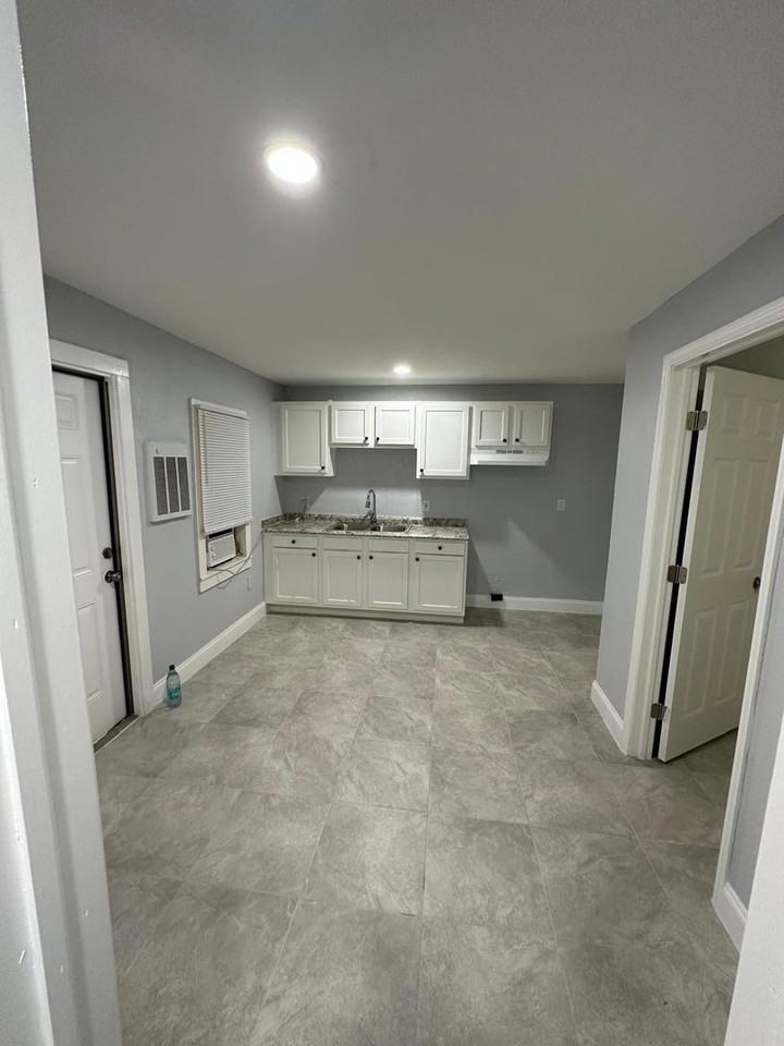 2511 N Market St #B - Photo 5 of 28
