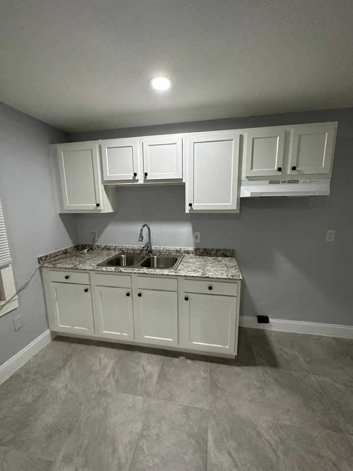 2511 N Market St #B - Photo 7 of 28