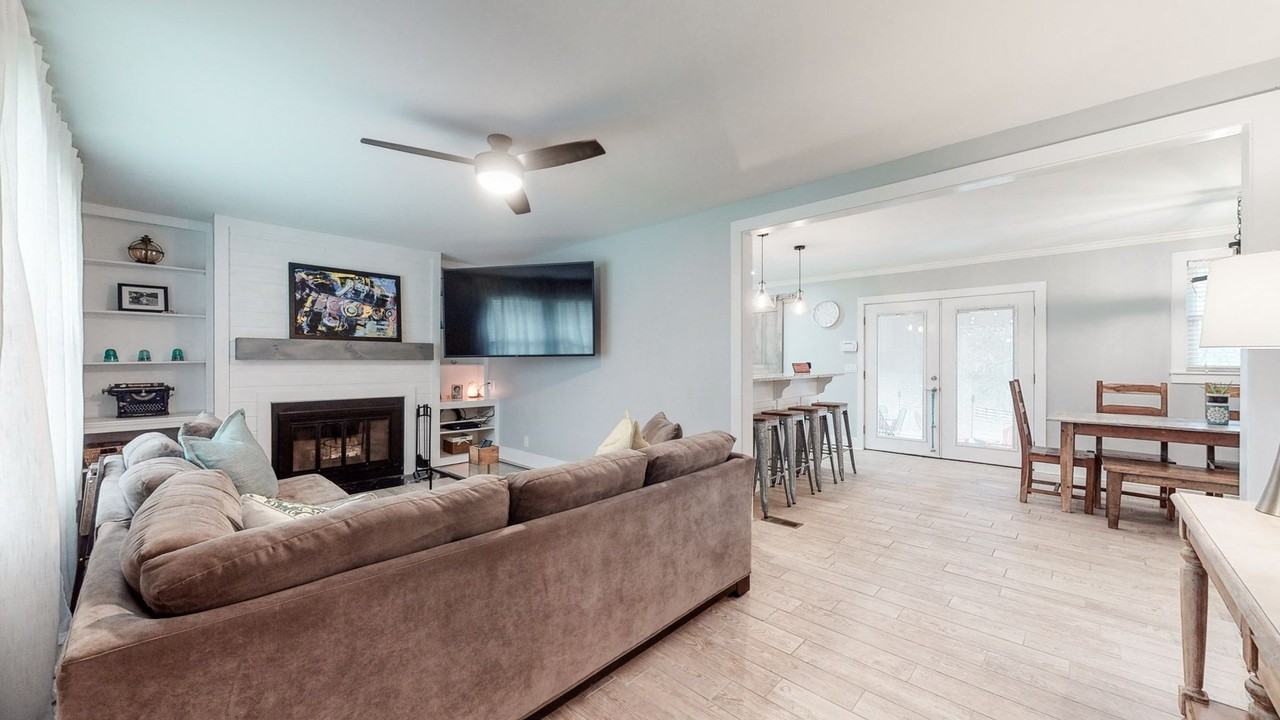 668 Huntington Ridge Dr - Photo 2 of 25