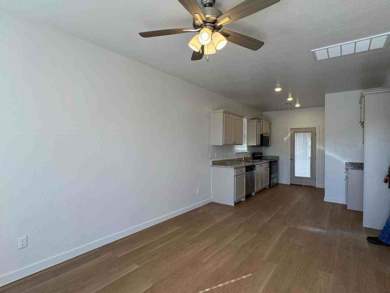 1415 Sw Pennsylvania Ave - Photo 2 of 11