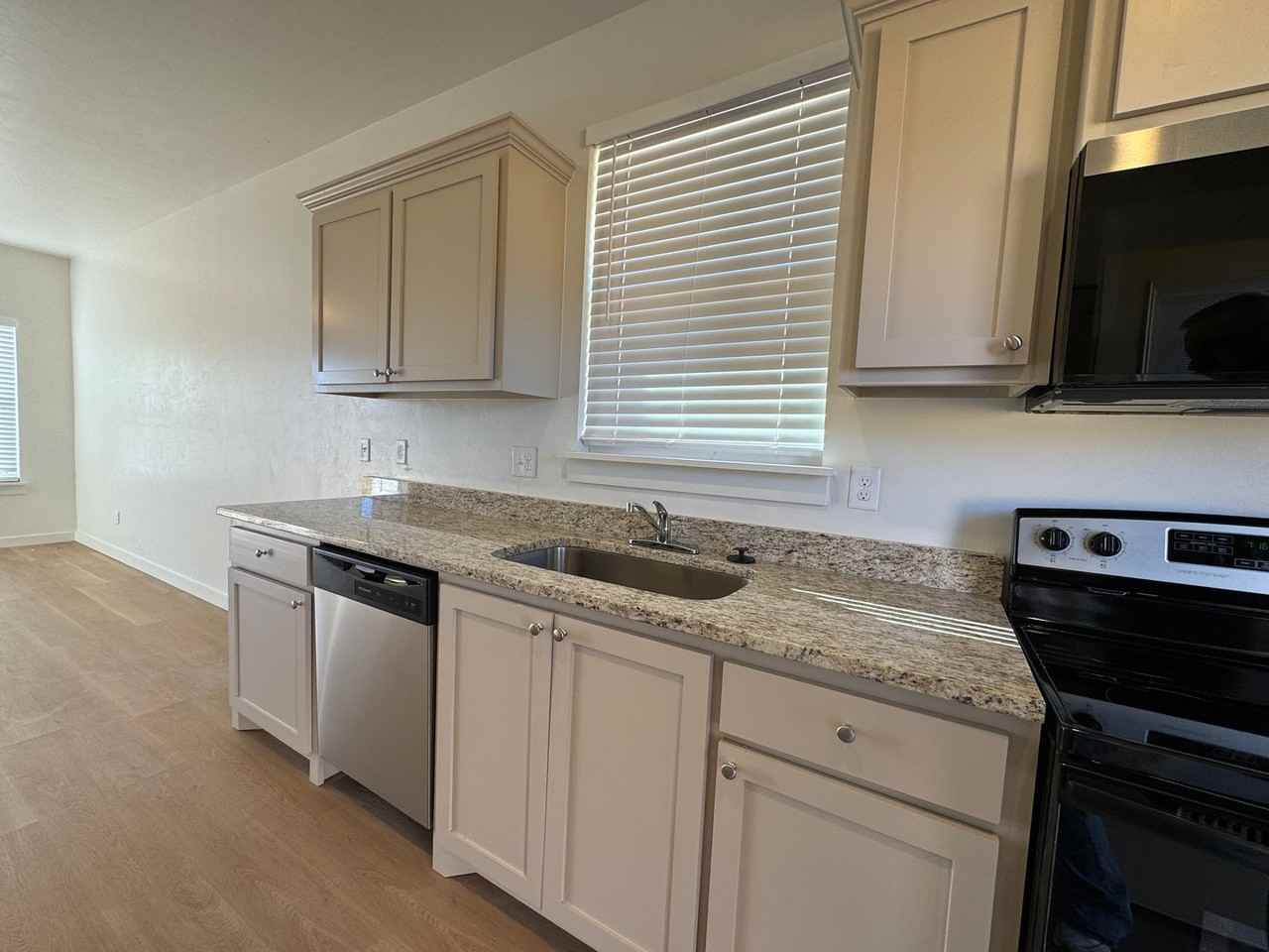 1415 Sw Pennsylvania Ave - Photo 4 of 11