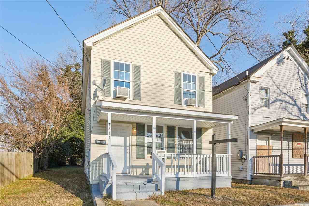 1311 25th St - Photo 2 of 28