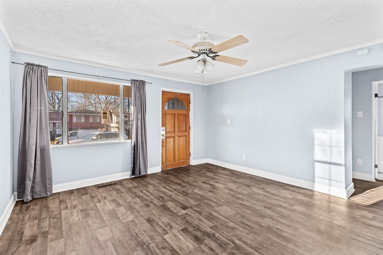 3829 Ellis Ave Sw - Photo 2 of 14