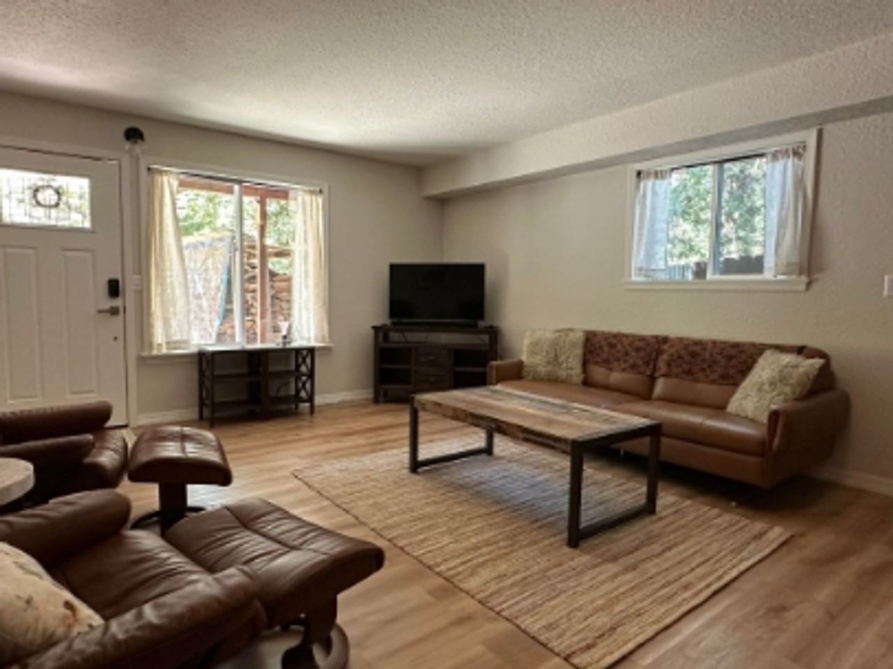 18770 Broadhurst Dr - Photo 7 of 16