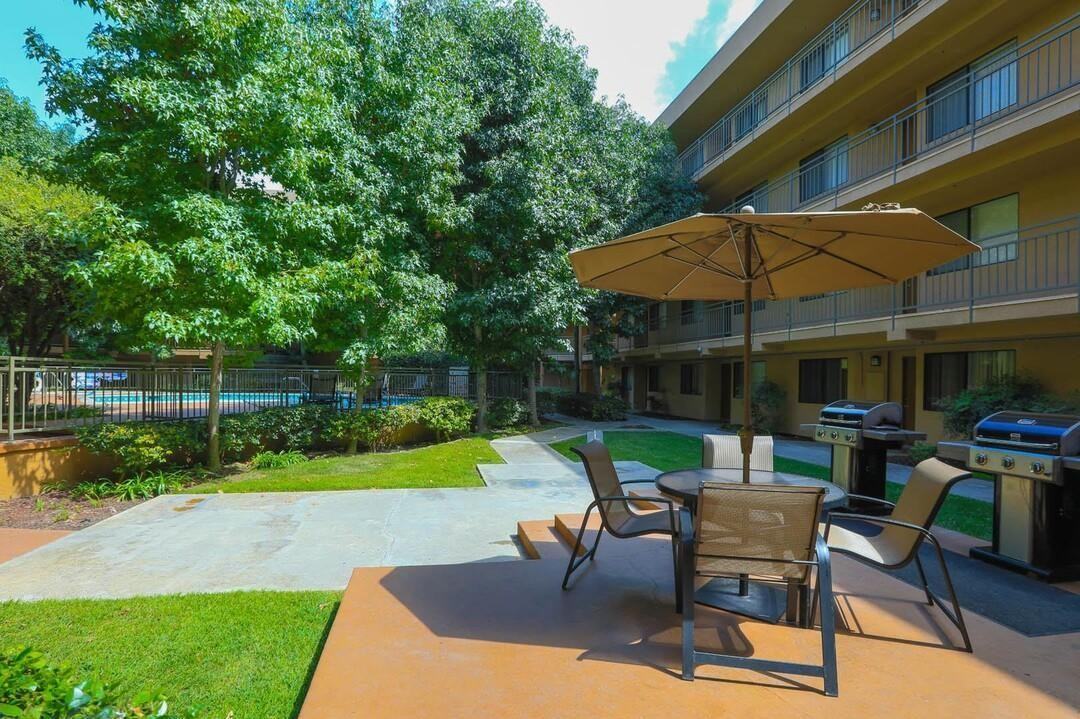 1240 E San Antonio Dr - Photo 6 of 11