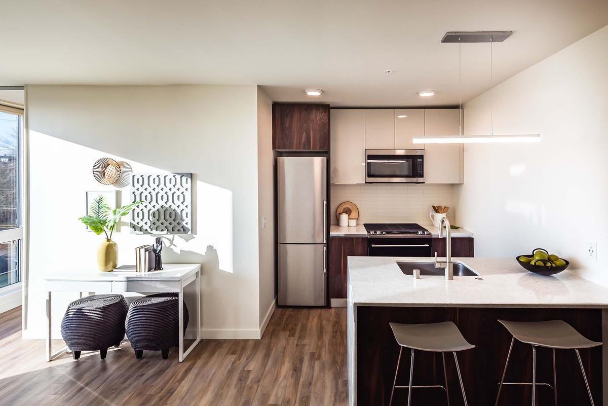 1830 E Mercer St - Photo 4 of 6