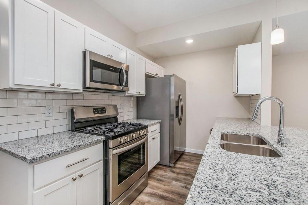 2169 Hudson St - Photo 3 of 19