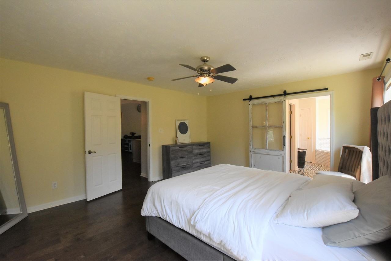 221 Golf Dr - Photo 2 of 42