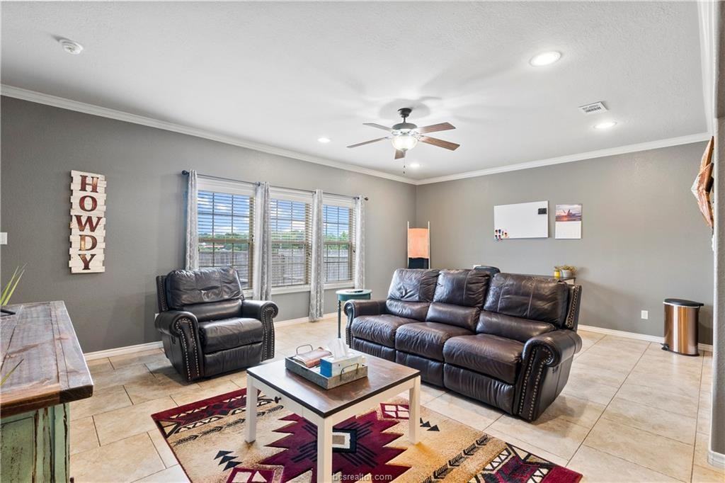 1446 Crescent Ridge Dr #1 - Photo 3 of 37