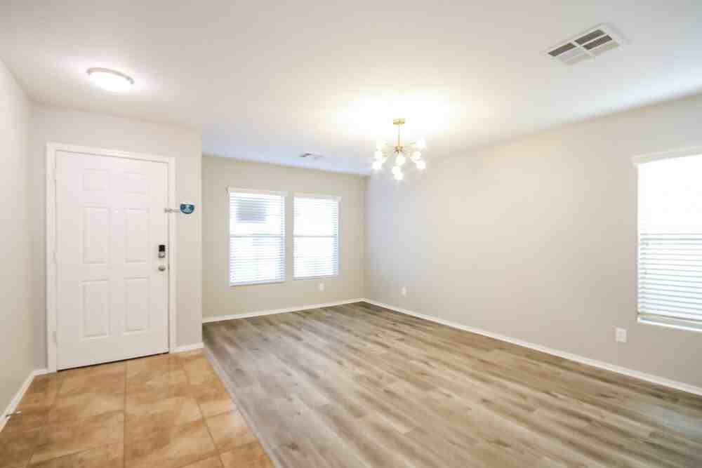 11855 W Robin Ct - Photo 4 of 16