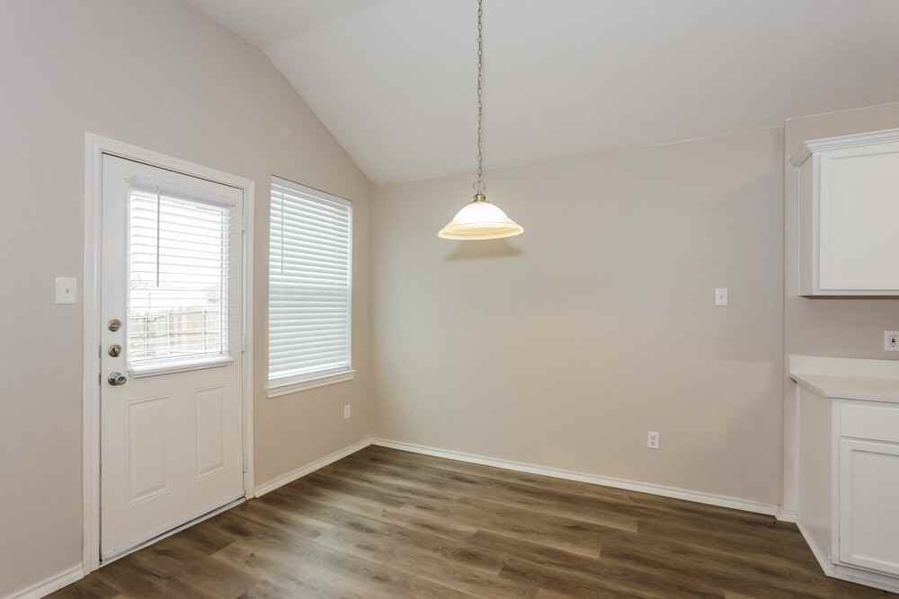 1430 Vermont Ave - Photo 6 of 16