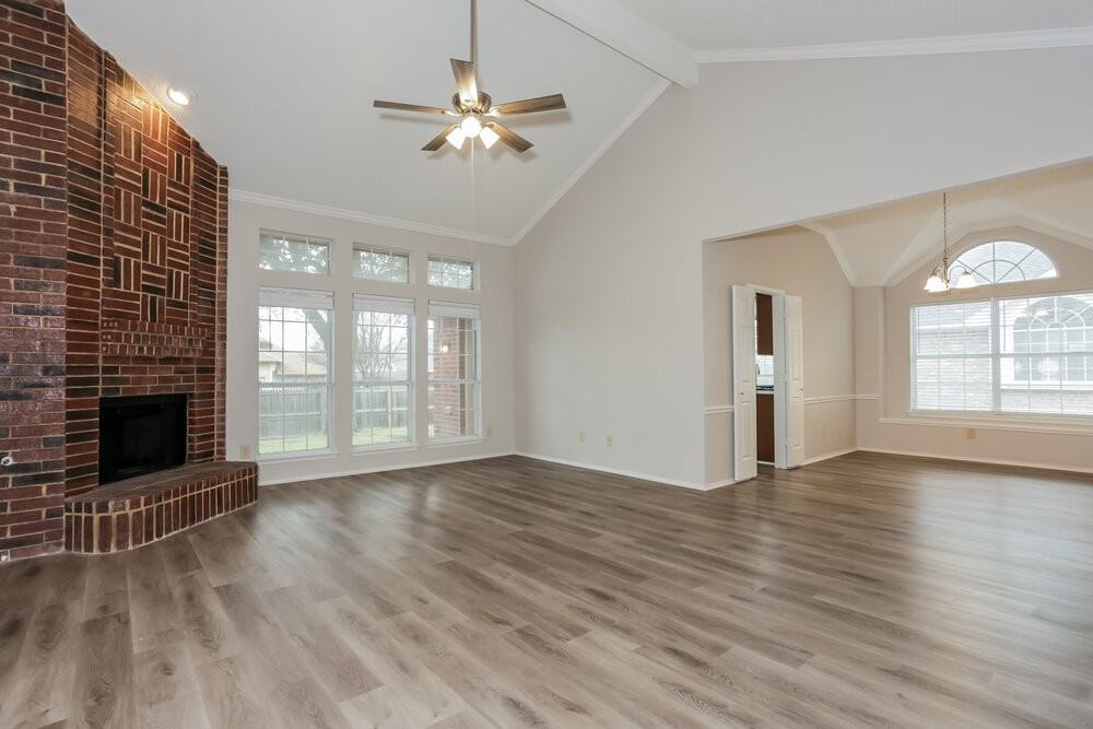 712 Stain Glass Dr - Photo 3 of 16