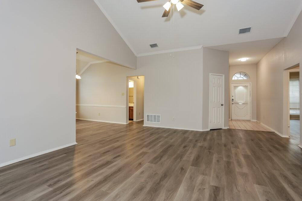 712 Stain Glass Dr - Photo 4 of 16