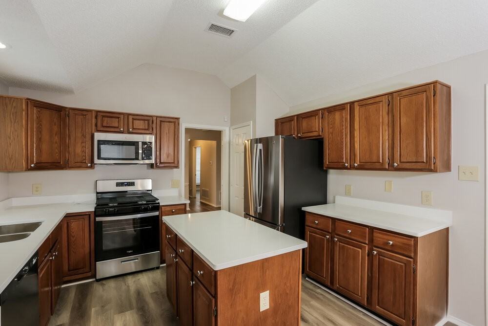 712 Stain Glass Dr - Photo 6 of 16