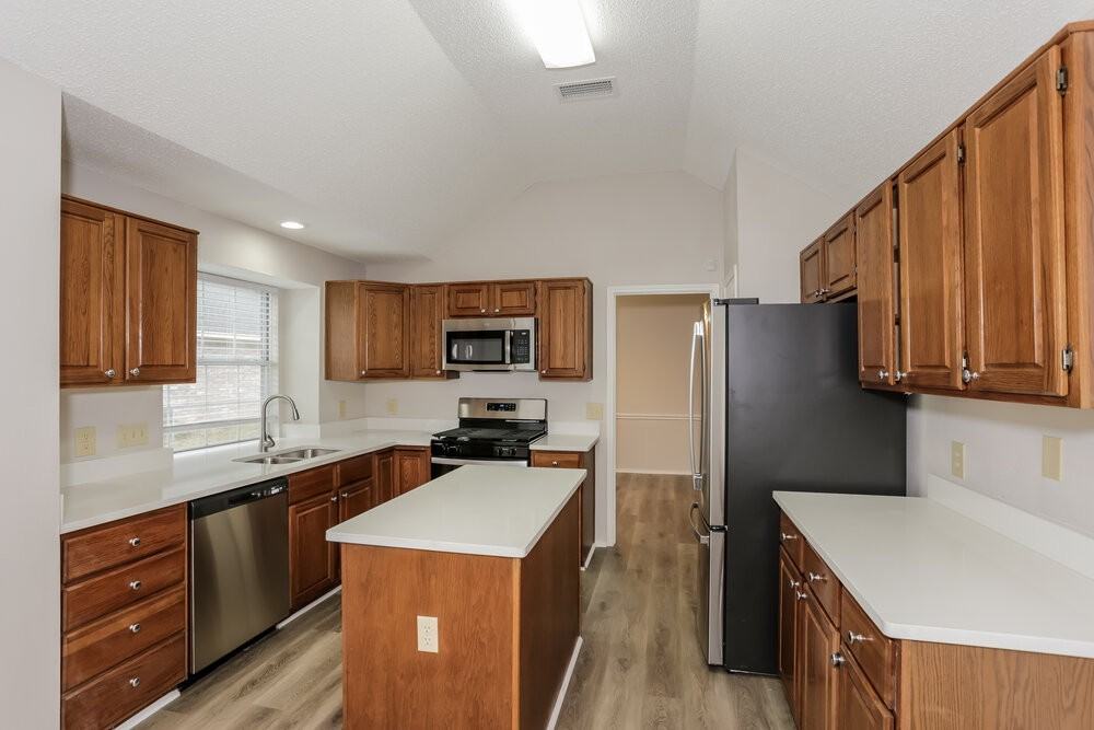 712 Stain Glass Dr - Photo 7 of 16