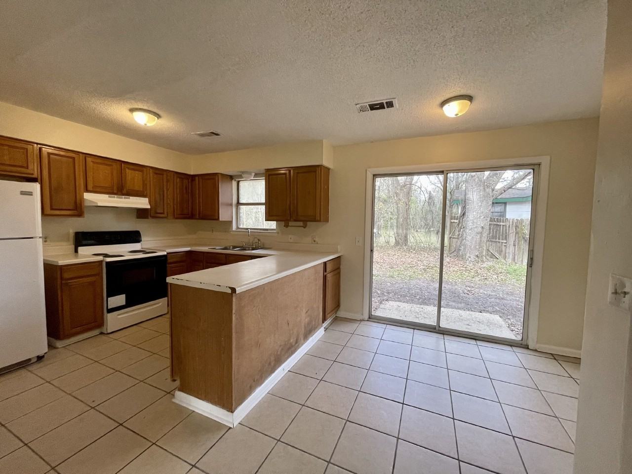 115 Hardwick Road - Photo 3 of 10