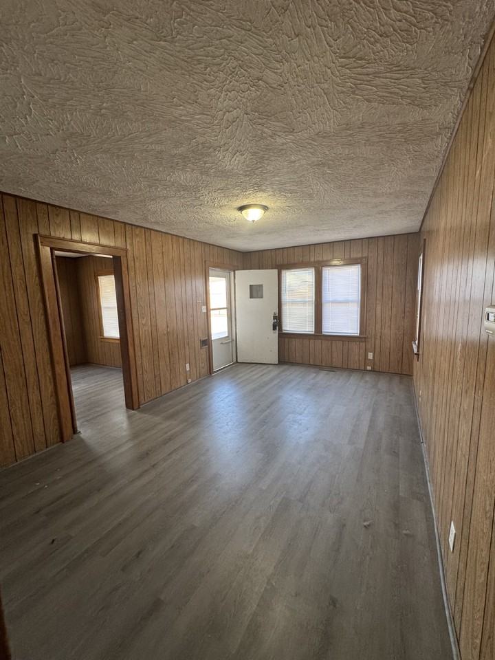 1921 S Everett St - Photo 3 of 9