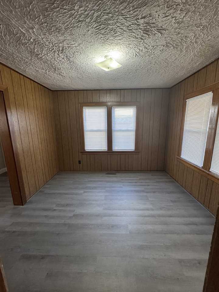 1921 S Everett St - Photo 6 of 9