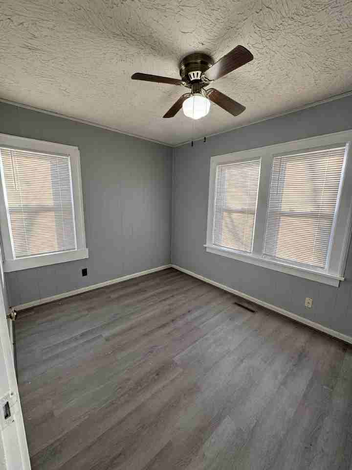 1921 S Everett St - Photo 7 of 9