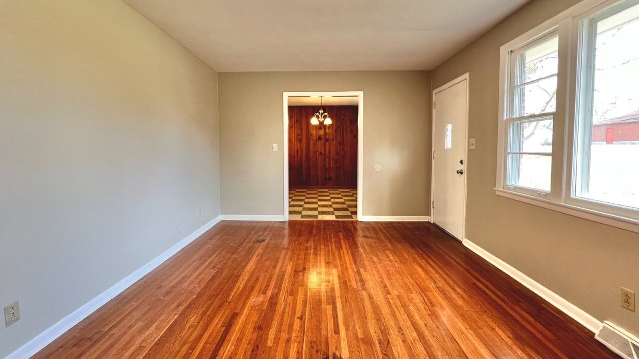 104 Rose St - Photo 3 of 25