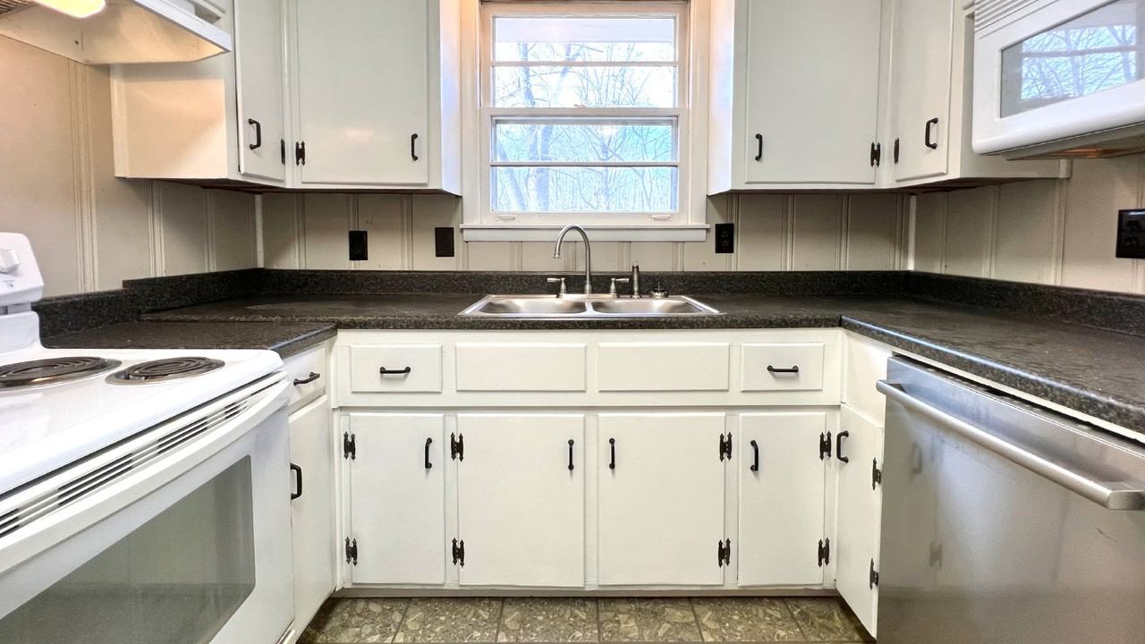 104 Rose St - Photo 4 of 25