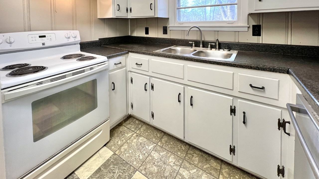 104 Rose St - Photo 5 of 25