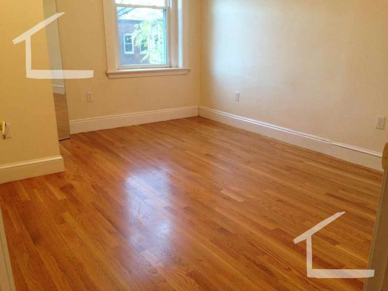 195 Winthrop Rd - Photo 5 of 12