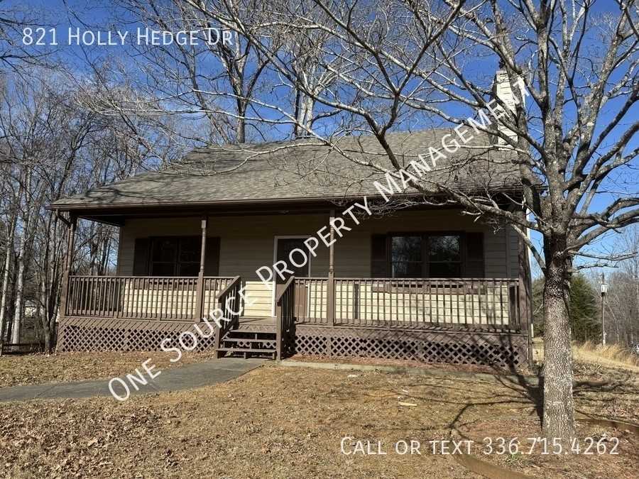 821 Holly Hedge Dr - Photo 2 of 20