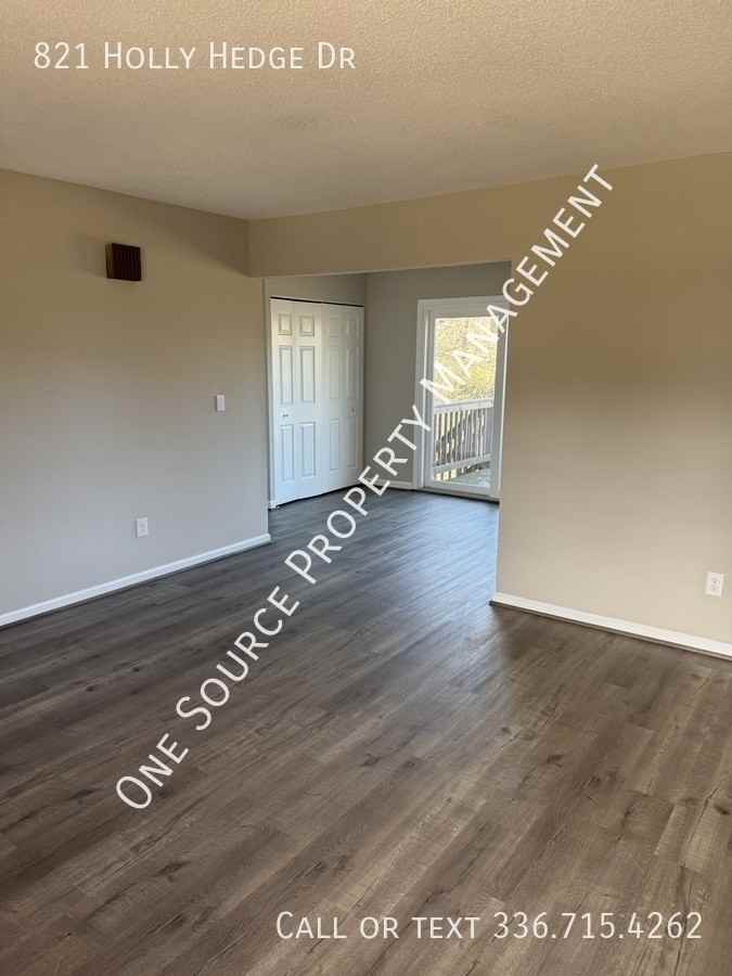 821 Holly Hedge Dr - Photo 3 of 20