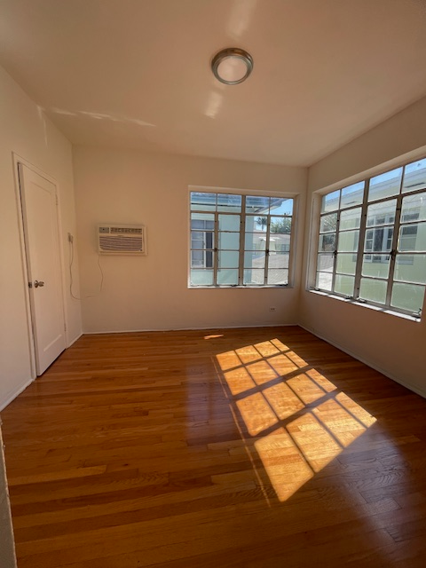 1030 16th St - Photo 2 of 8