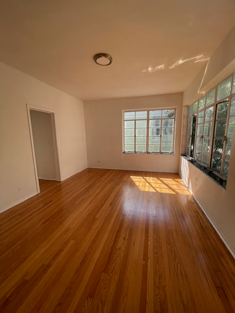 1030 16th St - Photo 3 of 8