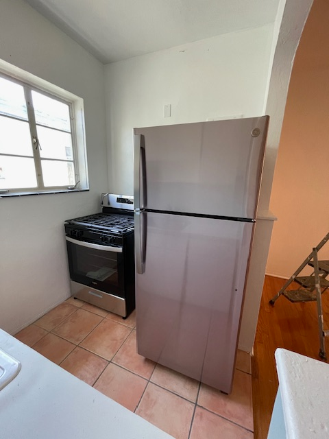 1030 16th St - Photo 4 of 8