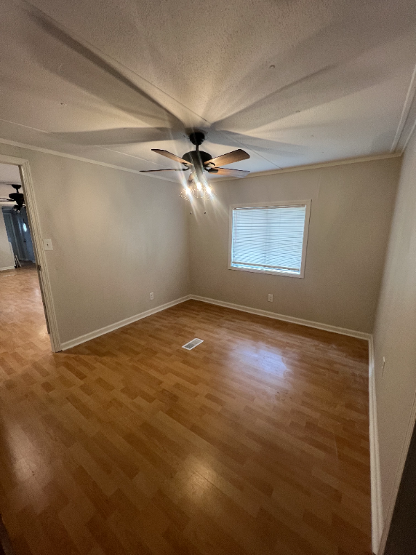 242 Dogwood Cir - Photo 3 of 8