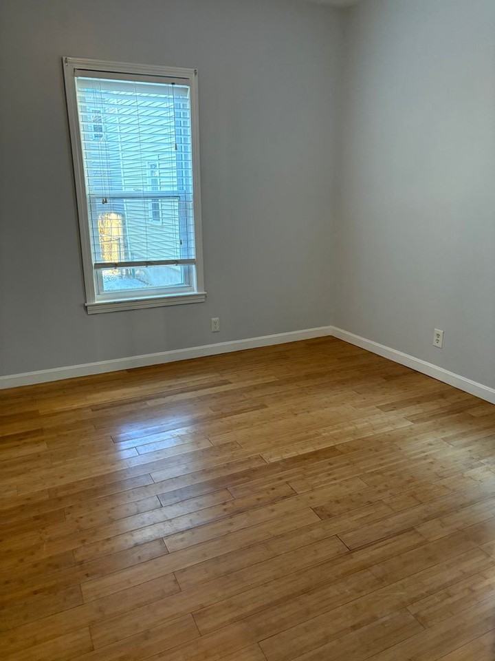 10-12 Rockdale Ave - Photo 6 of 24