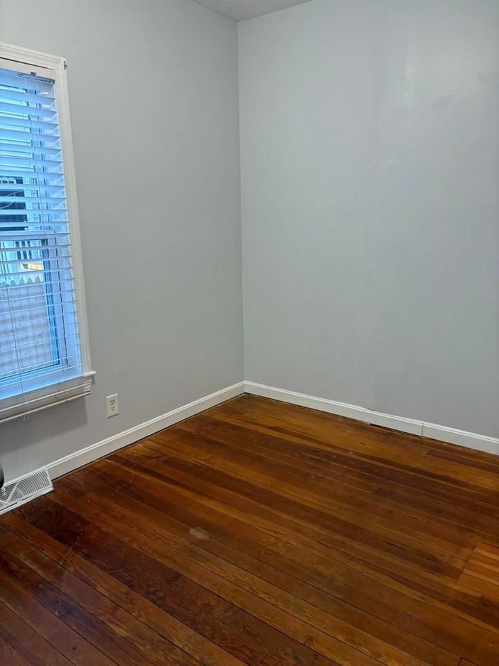 10-12 Rockdale Ave - Photo 7 of 24