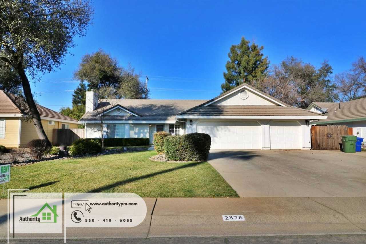 2378 Castlewood Dr - Photo 3 of 39