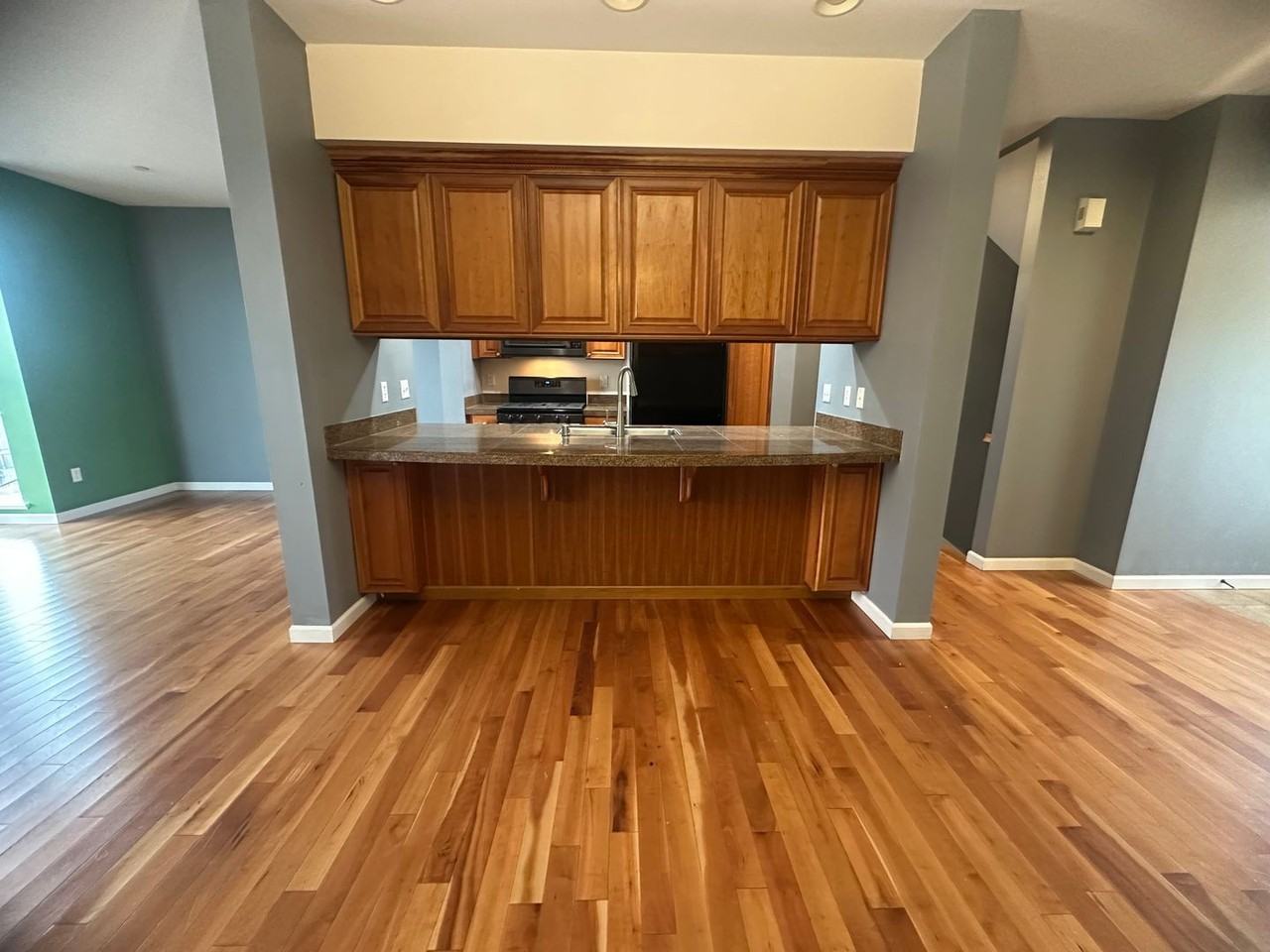 2327 S I St - Photo 4 of 31