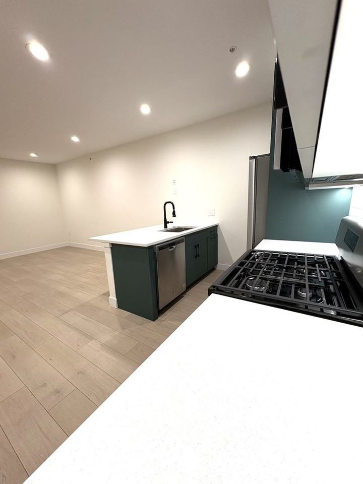 Modern and Sleek 611 S Fagley Street Apartments! - Photo 3 of 8